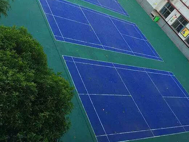 運動場地