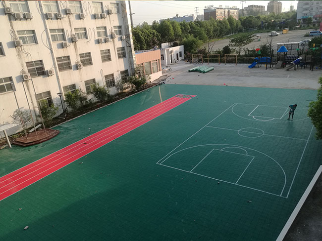 運動場地